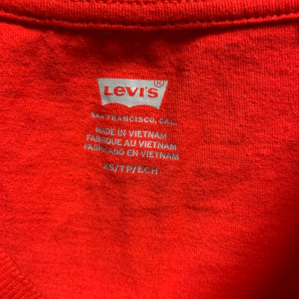 levi’s tee - Picture 2 of 3